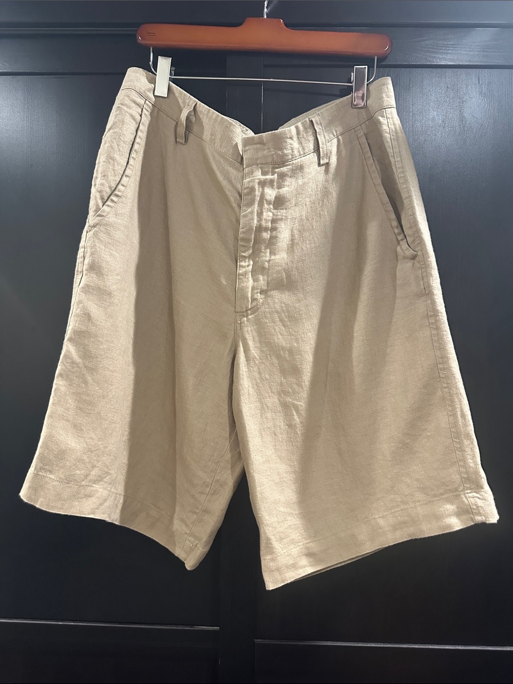 Banana Republic Men's.       100% Linen Flat-Front Shorts in Light Tan